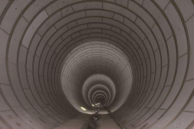 増水した河川の水を貯留する地下トンネル式調節池の写真