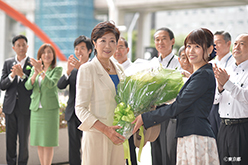 小池知事、初登庁
