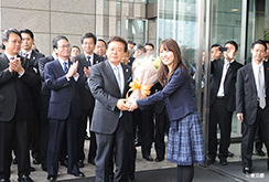 猪瀬知事初登庁