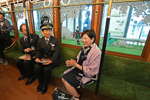 「知事の現場視察「東京さくらトラム」」の写真です