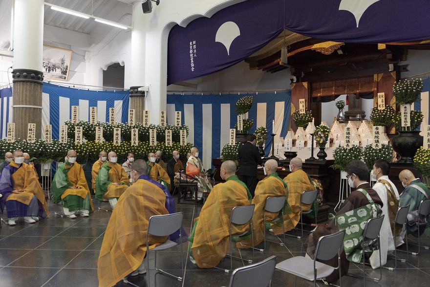 Memorial service at the Tokyo Municipal Memorial Hall