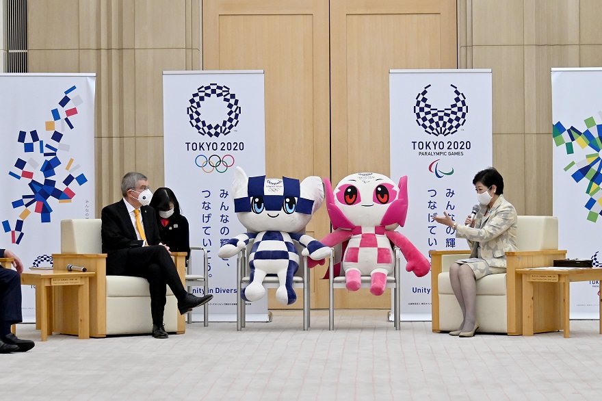 Governor Koike talking with IOC President Bach