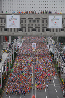 35,000 people run through the heart of Tokyo
