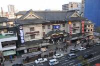 Tuna fetches record high price at Tsukiji Market
