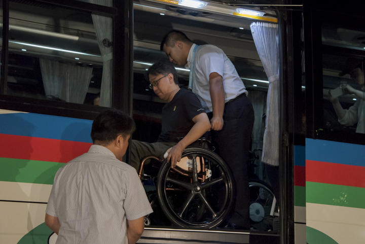 車いす降車の様子1