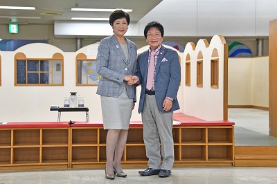 知事と尾木さん