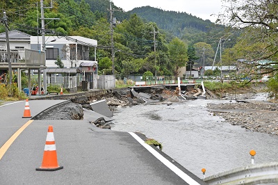 崩落した道路の写真2