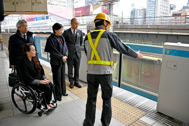 有楽町駅視察の様子2