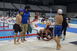 パラ水泳選手の画像