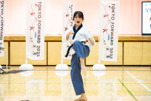 星野選手によるデフテコンドー プムセ（型）演武
