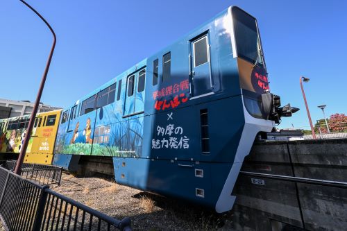 走るモノレール