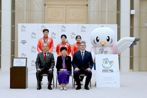 小池知事、コーサ会長、石橋大吾理事長、デフリンピック選手