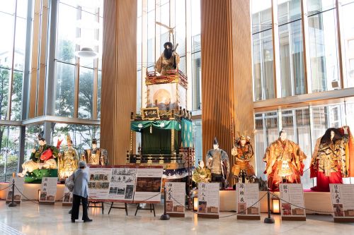 氷川山車や江戸型山車人形、提灯の展示