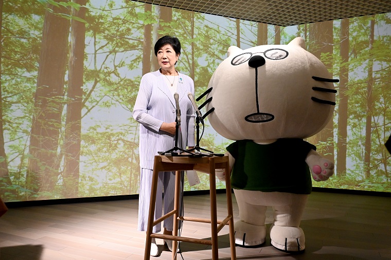 Photo: Governor Koike and “Tamaran-Nya~”