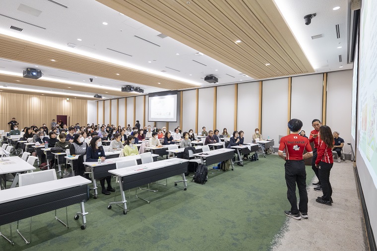 Photo: A lecture by deaf cyclists