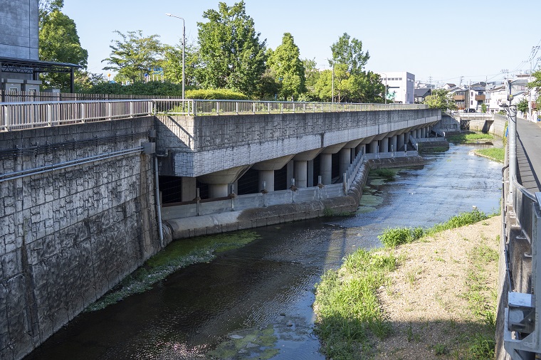 Photo: Bikunibashi Bridge downstream regulating reservoir