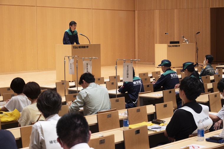 Photo: Vice Governor Kuronuma giving a comment on the training