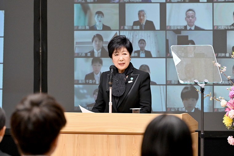 Photo: Governor giving an address at the ceremony