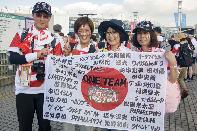 開幕直前の東京スタジアム周辺_03