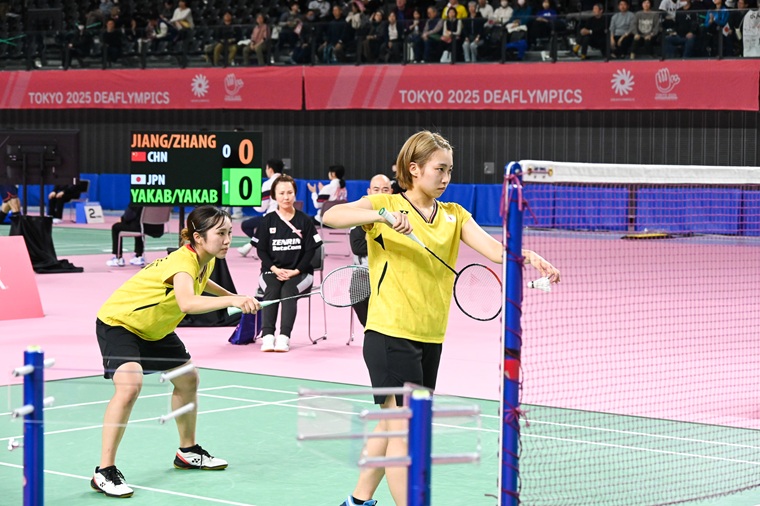 姉妹ペアの決勝戦の写真