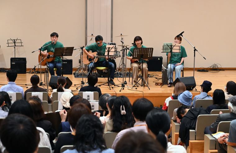 ATARI-MEの演奏の写真